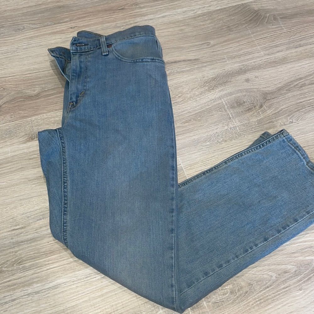 LEVIS MEDIUM WASH STRAIGHT LEG JEAN​